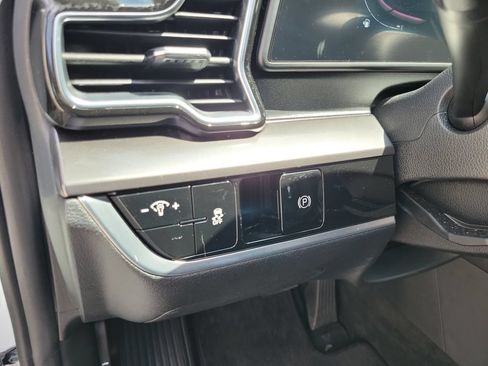 Certified 2024 Kia Sportage EX FWD image 18