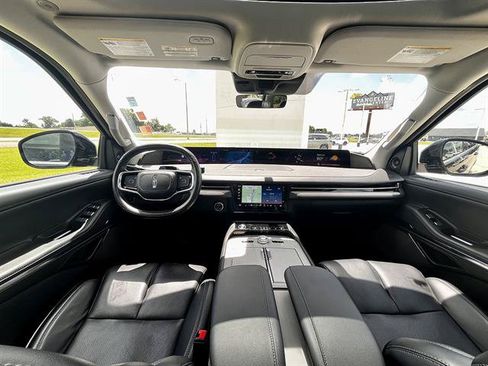 Used 2025 Lincoln Navigator Reserve AWD/4WD image 11