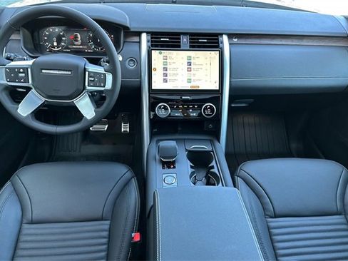 New 2025 Land Rover Discovery Dynamic SE image 12