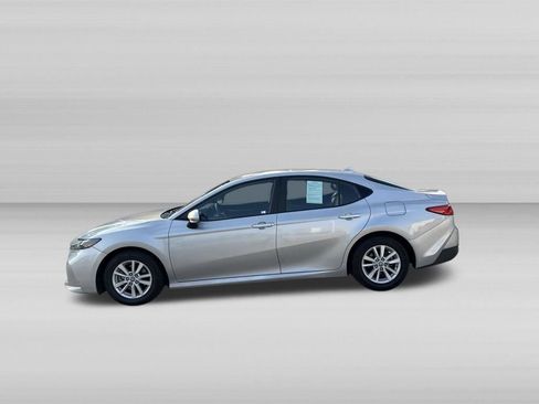 Used 2025 Toyota Camry LE FWD image 30