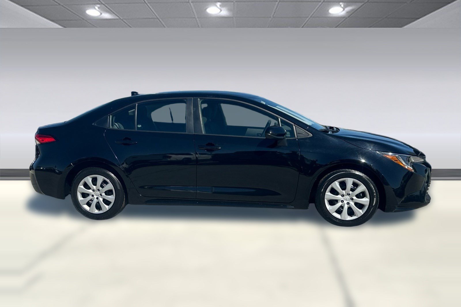 Used 2024 Toyota Corolla LE FWD image 7