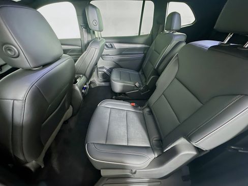 Used 2025 Buick Enclave Preferred FWD image 28