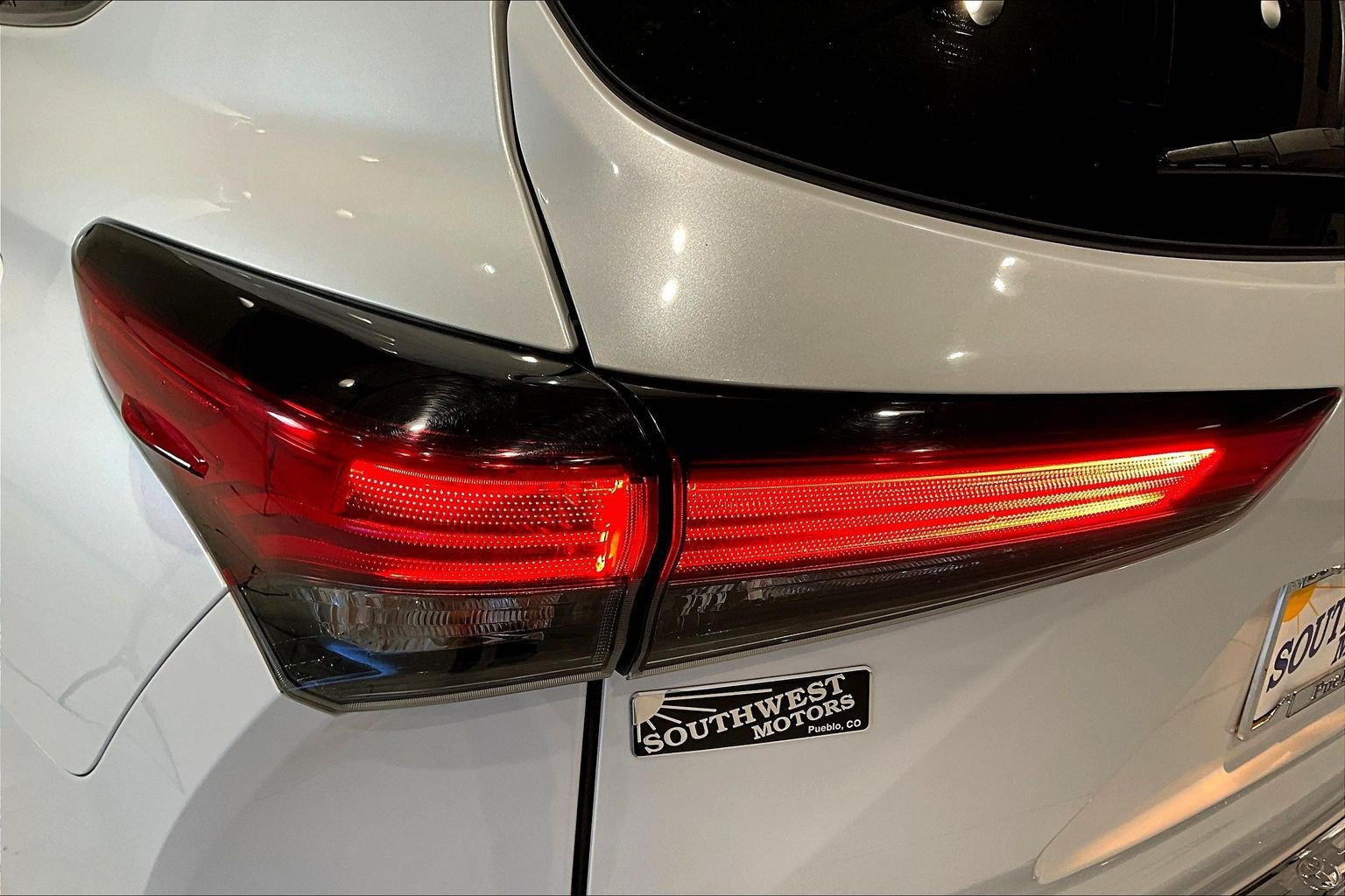 Used 2022 Toyota Highlander Limited FWD image 24