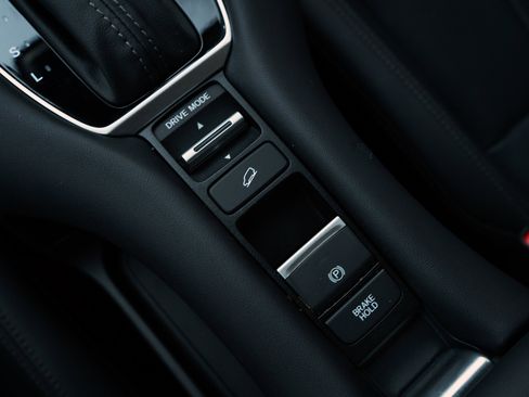 Certified 2024 Honda HR-V EX-L image 28