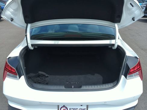 Used 2023 Hyundai Elantra Limited FWD image 31