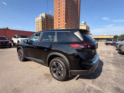 Certified 2025 Nissan Rogue SV FWD image 3
