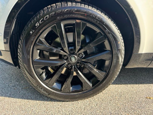 New 2026 Land Rover Discovery Limited Edition AWD/4WD image 2