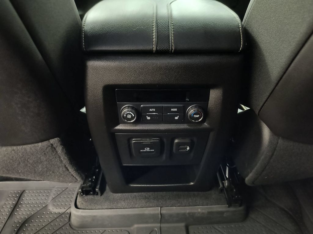 Used 2023 Chevrolet Traverse Premier AWD/4WD image 27