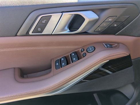 Used 2025 BMW X5 xDrive50e image 10