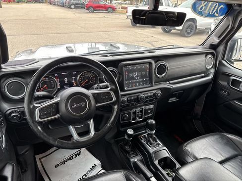 Used 2018 Jeep Wrangler Unlimited Sahara w/ Uconnect 4C Nav & Sound Group image 12