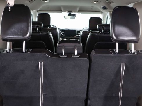 Used 2023 Chrysler Pacifica Touring-L FWD image 30