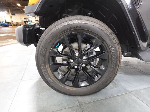 Used 2022 Jeep Wrangler Unlimited Sahara w/ Cold Weather Group AWD/4WD image 36