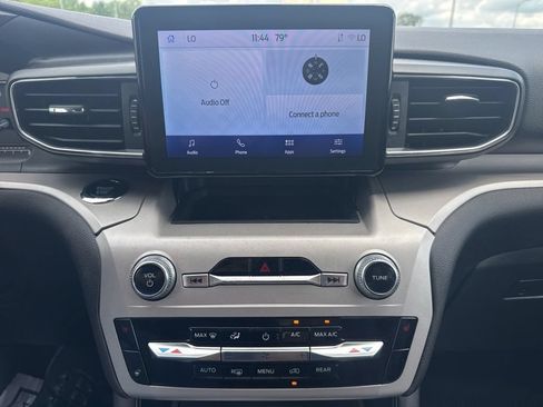 Used 2023 Ford Explorer XLT w/ Equipment Group 202A AWD/4WD image 29