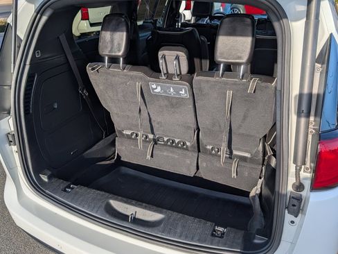 Used 2020 Chrysler Pacifica Limited w/ Advanced Safetytec Group image 8