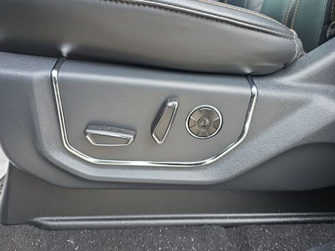 Used 2024 Ford Expedition Platinum image 26