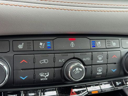Used 2022 Dodge Durango R/T w/ Tow 'N Go Package AWD/4WD image 24