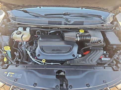 Used 2022 Chrysler Pacifica Touring-L image 22