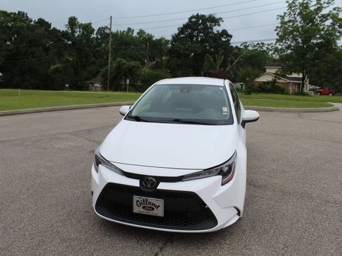 Used 2022 Toyota Corolla LE FWD image 4