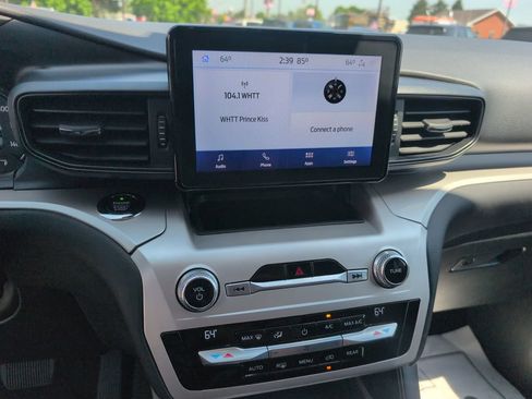 Used 2020 Ford Explorer XLT AWD/4WD image 3