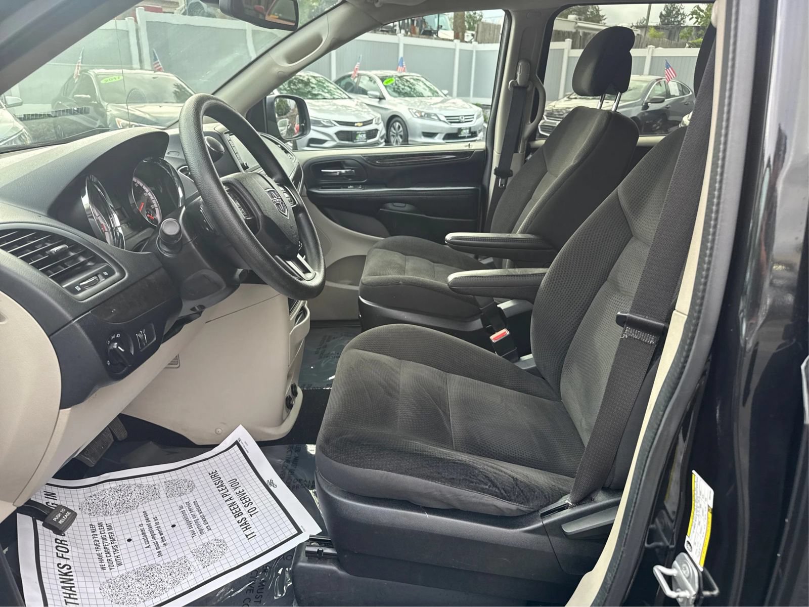 Used 2019 Dodge Grand Caravan SE FWD image 9
