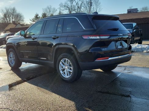 Used 2024 Jeep Grand Cherokee Laredo X image 3