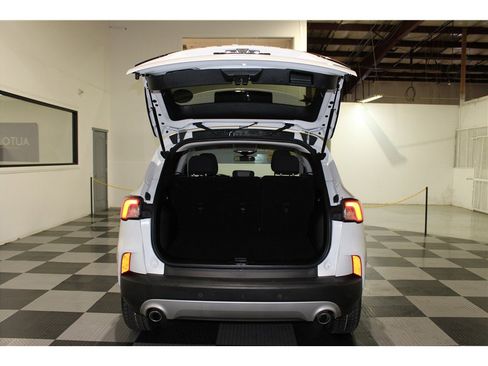 Used 2021 Ford Escape SE image 19