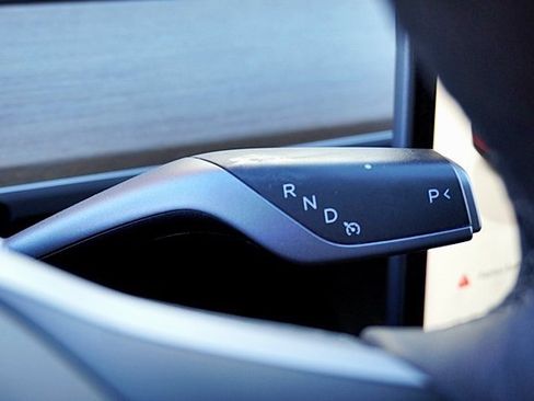 Used 2023 Tesla Model Y Long Range image 33