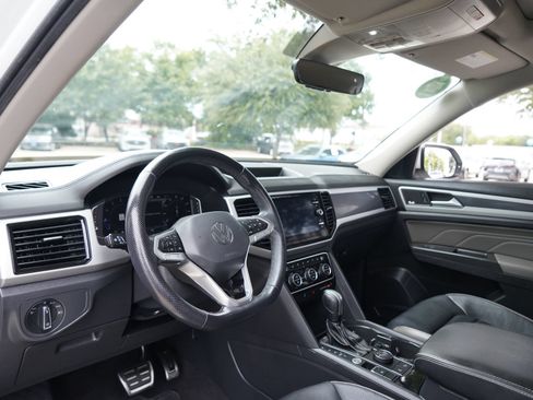 Certified 2023 Volkswagen Atlas SEL Premium AWD/4WD image 9