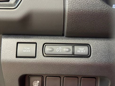 Used 2024 Nissan Frontier PRO-4X w/ Technology Package AWD/4WD image 30