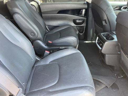 Used 2025 Kia Carnival SX Prestige FWD image 8