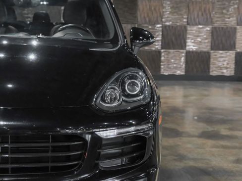 Used 2018 Porsche Cayenne image 44