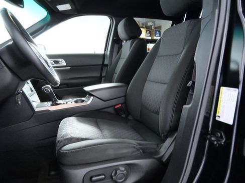 Used 2014 Ford Explorer XLT w/ Equipment Group 201A FWD image 17