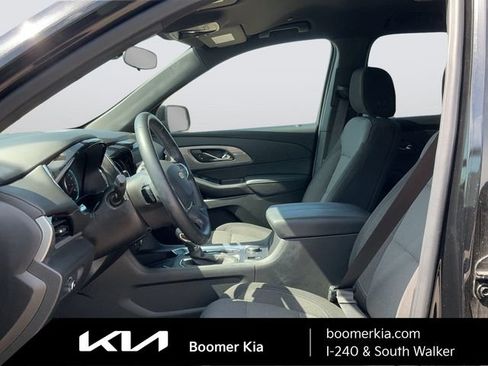 Used 2023 Chevrolet Traverse LT FWD image 18