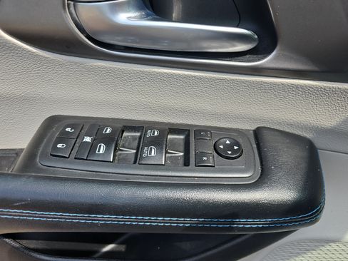 Used 2021 Chrysler Pacifica Touring-L FWD image 25