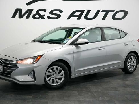 Used 2019 Hyundai Elantra SE FWD image 2