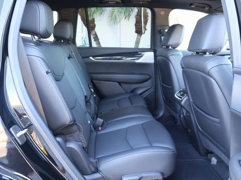 Used 2024 Cadillac XT6 Premium Luxury image 19