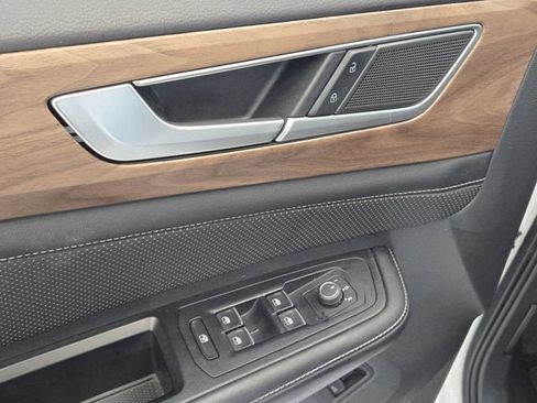 Used 2024 Volkswagen Atlas SE image 20