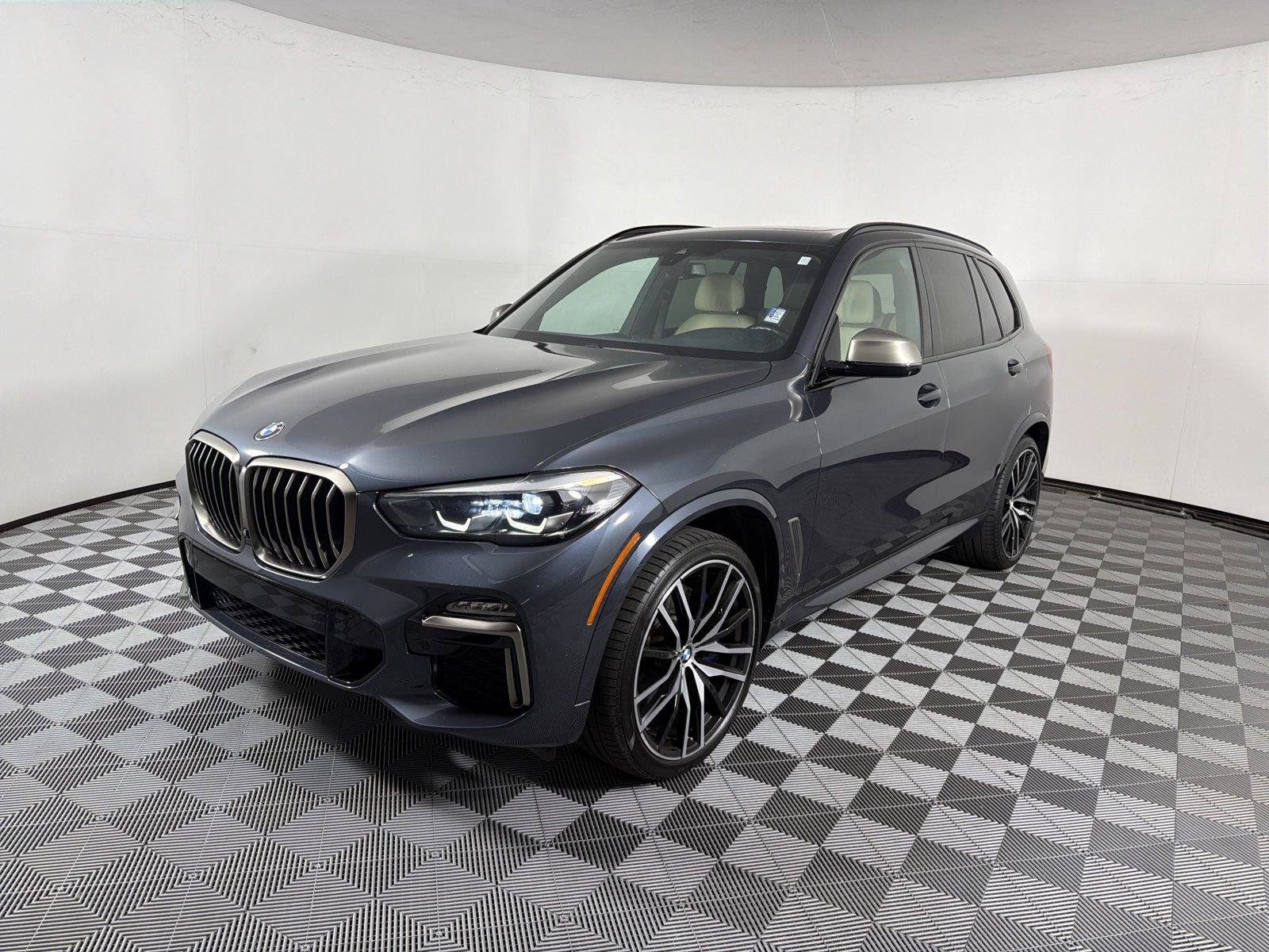 Used 2021 BMW X5 M50i w/ Premium Package AWD/4WD image 3