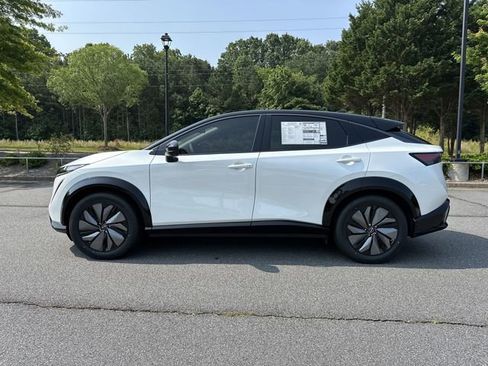 New 2025 Nissan Ariya AWD image 5