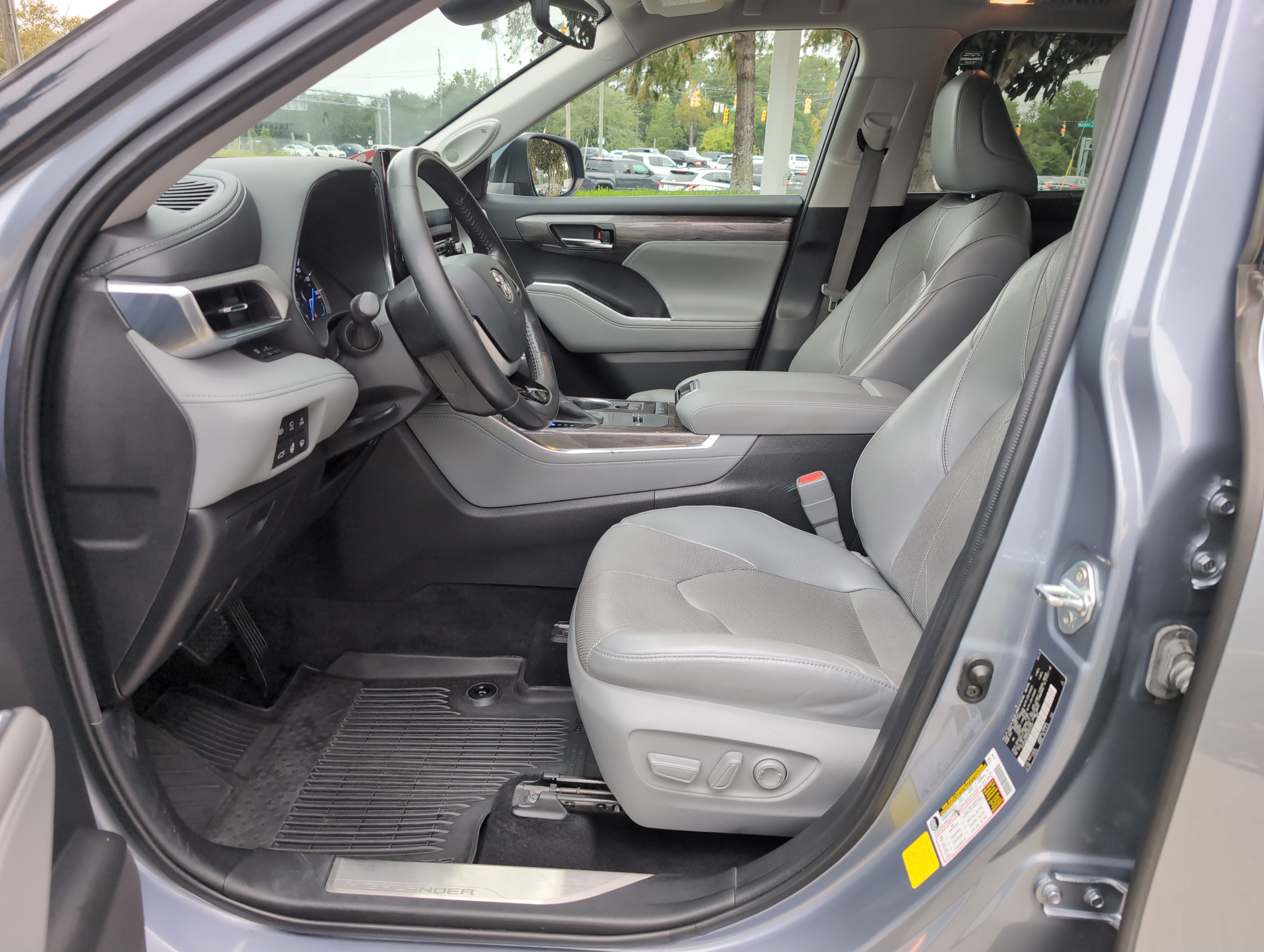 Used 2022 Toyota Highlander Platinum FWD image 16