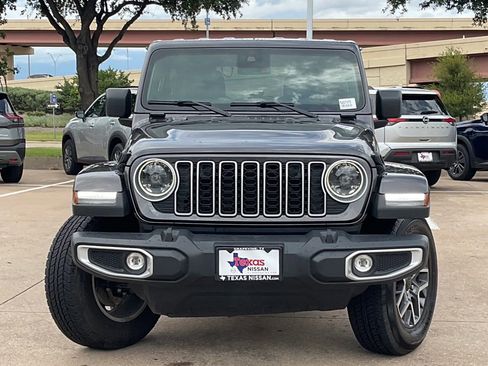 Used 2025 Jeep Wrangler Unlimited Sahara AWD/4WD image 2