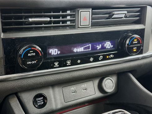 Used 2024 Nissan Rogue SV FWD image 23