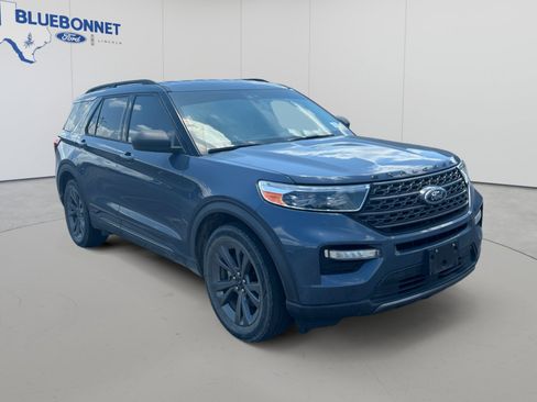 Used 2021 Ford Explorer XLT w/ Equipment Group 202A RWD image 3