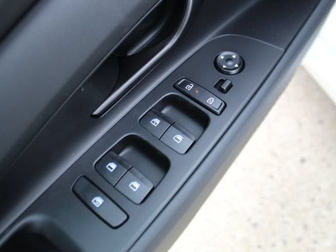 New 2026 Hyundai Elantra SEL Sport FWD image 9