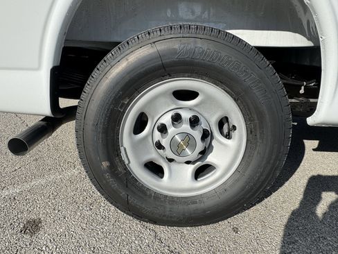 New 2025 Chevrolet Express 3500 LS image 9