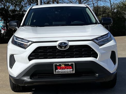 Used 2024 Toyota RAV4 LE image 7