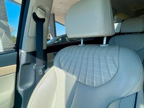 Used 2023 Hyundai Palisade Limited w/ Winter Package image 14