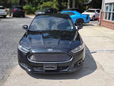 Used 2015 Ford Fusion SE FWD image 8