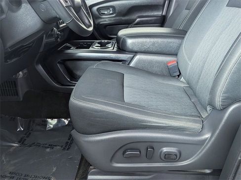 Used 2019 Nissan Titan SV w/ SV Convenience Package image 12