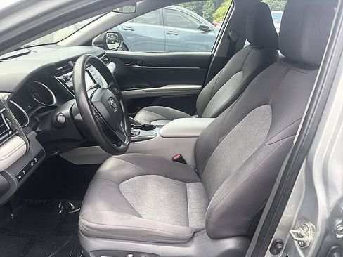 Used 2020 Toyota Camry LE FWD image 13
